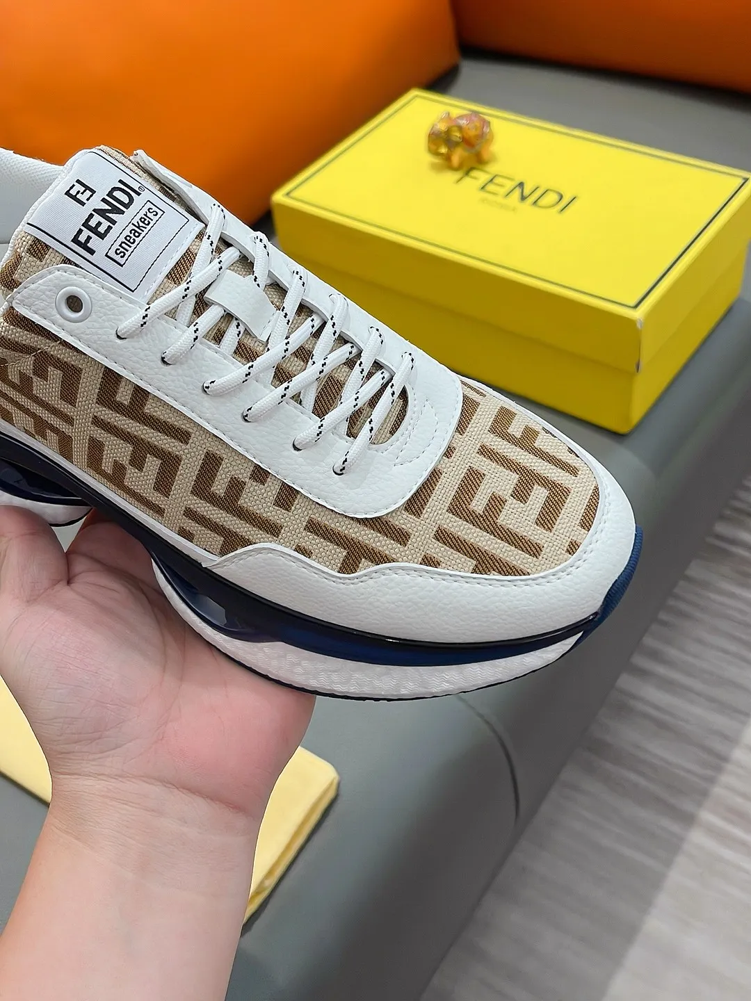 Men's shoes FENDI "Fendi" P440 Regular size: 38-44 (casual shoes) Product materials: Selected cowhide upper, soft sheepskin lining; original outsole.